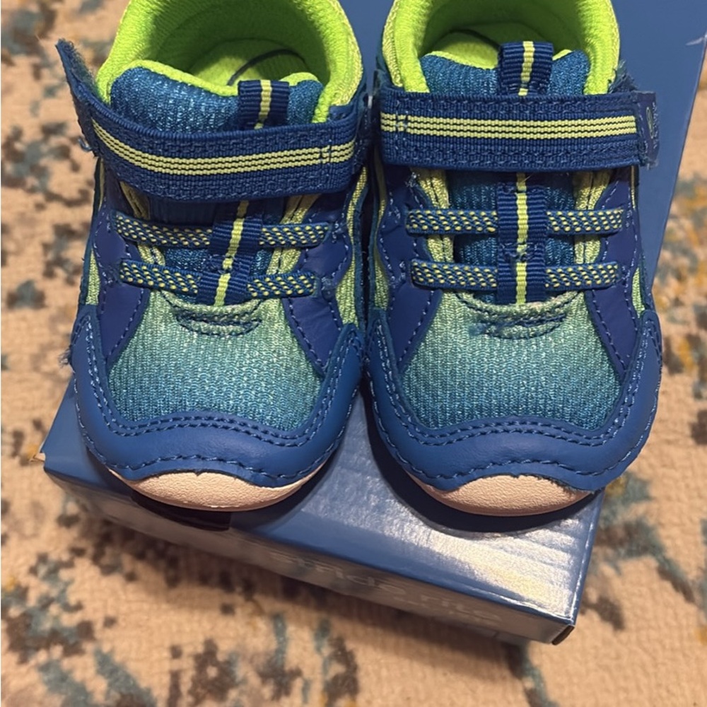 Stride Rite Kylo sneakers - size 4.5